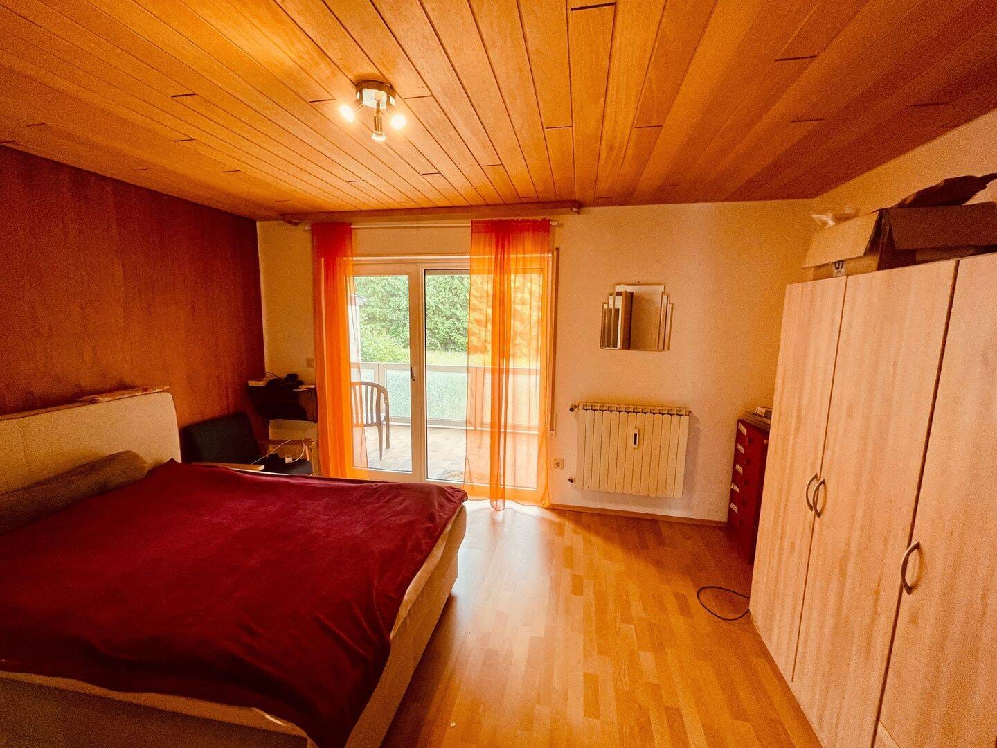 Immobilie in Eppenbrunn - "Außergewöhnlich wohnen und Pferdehaltung möglich !!"  Bungalow mit Einliegerwohnung und  Gewerbehalle (Stallungen) in Waldrandlage von 66957 Eppenbru - Bild 1