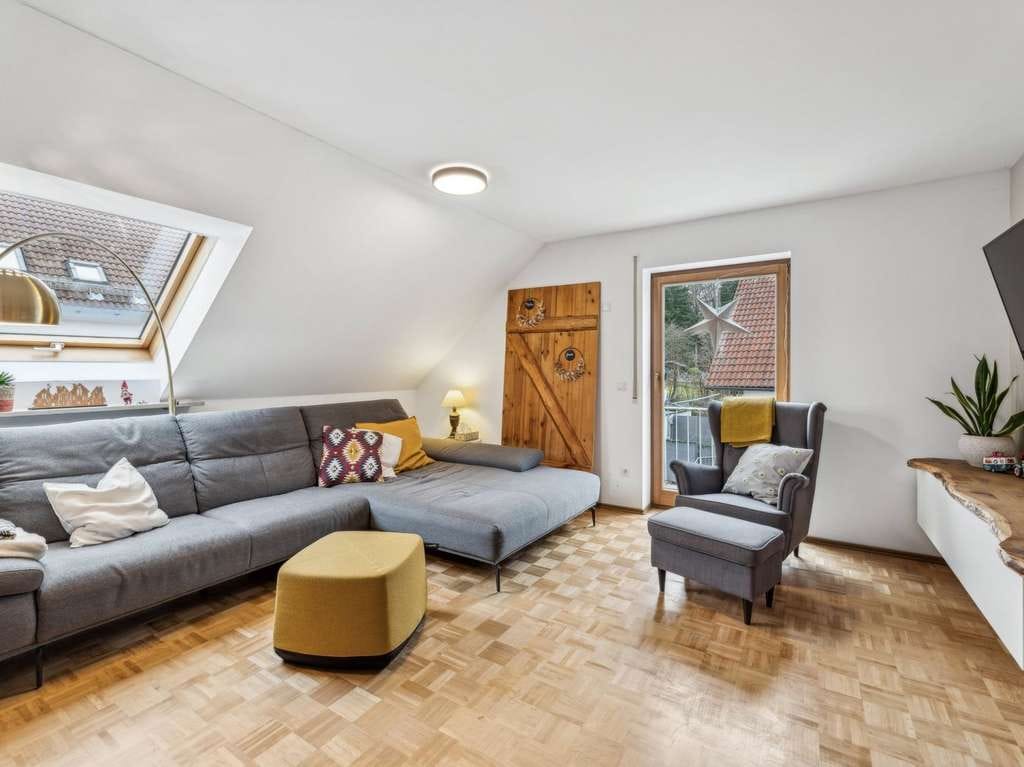 Immobilie in Neukirchen bei Sulzbach-Rosenberg - 3-Zimmer-Maisonette-Wohnung mit Balkon, ausgebautem Spitzboden und Garage - Bild 4