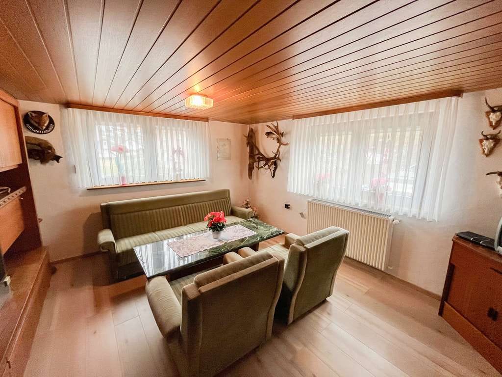 Immobilie in Netphen - Gepflegtes Mehrgenerationenhaus mit vier Garagen - attraktive Kapitalanlage in Netphen-Walpersdorf! - Bild 2