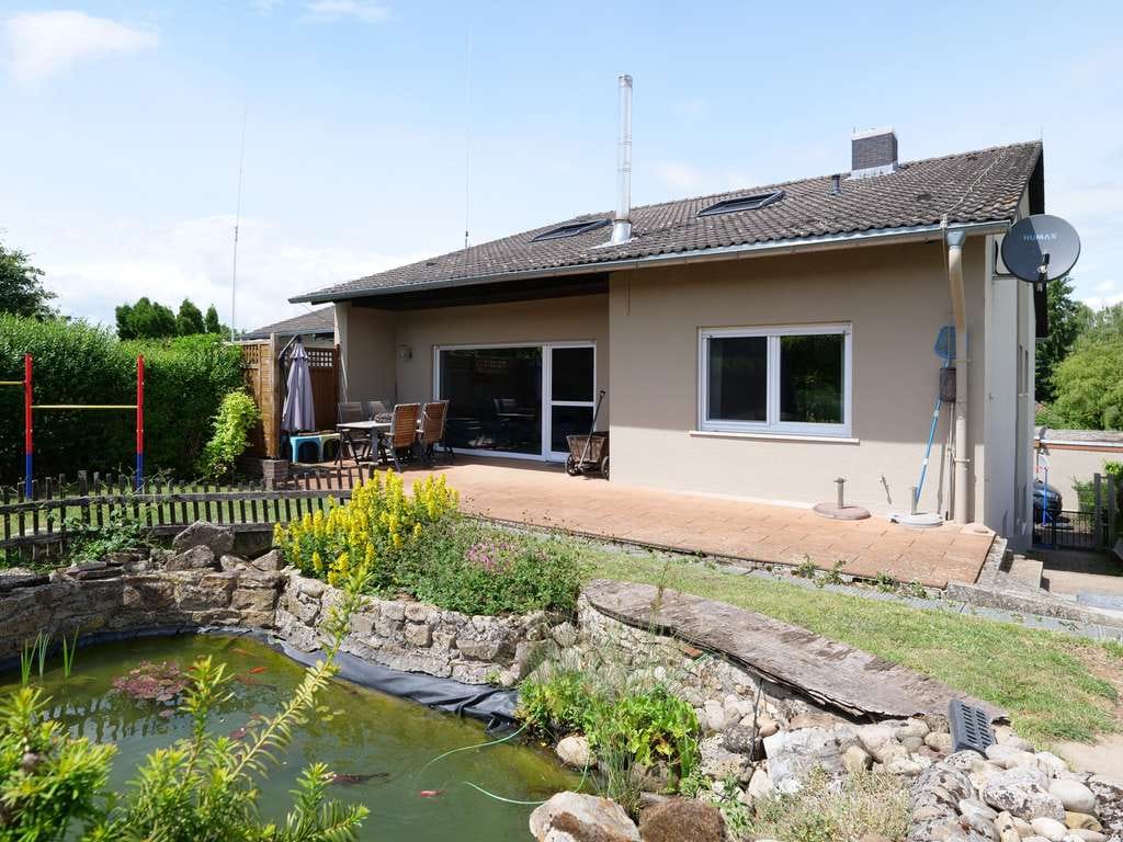 Immobilie in Erbes-Büdesheim - Wohnen am Feldrand – großzügige Doppelhaushälfte mit Gartenparadies! - Bild 1