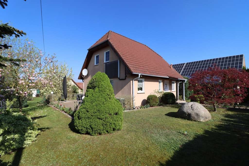 Immobilie in Oberuckersee - Familienfreundliches Einfamilienhaus in Oberuckersee mit Garten und guter Anbindung - Bild 0