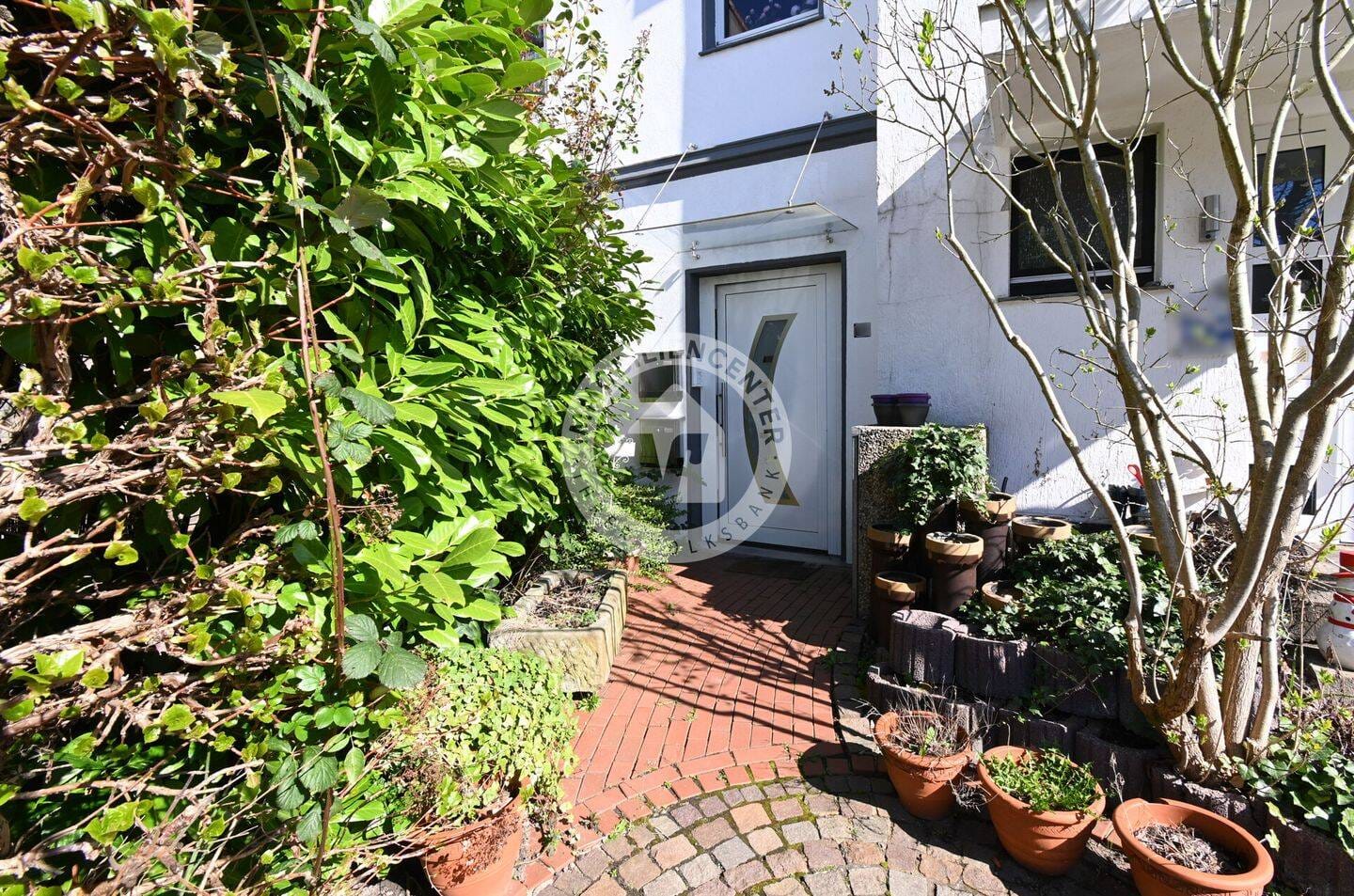 Immobilie in Castrop-Rauxel - Aus Alt mach Neu -  Verwandeln Sie dieses Haus in Ihr Heim! - Bild 0