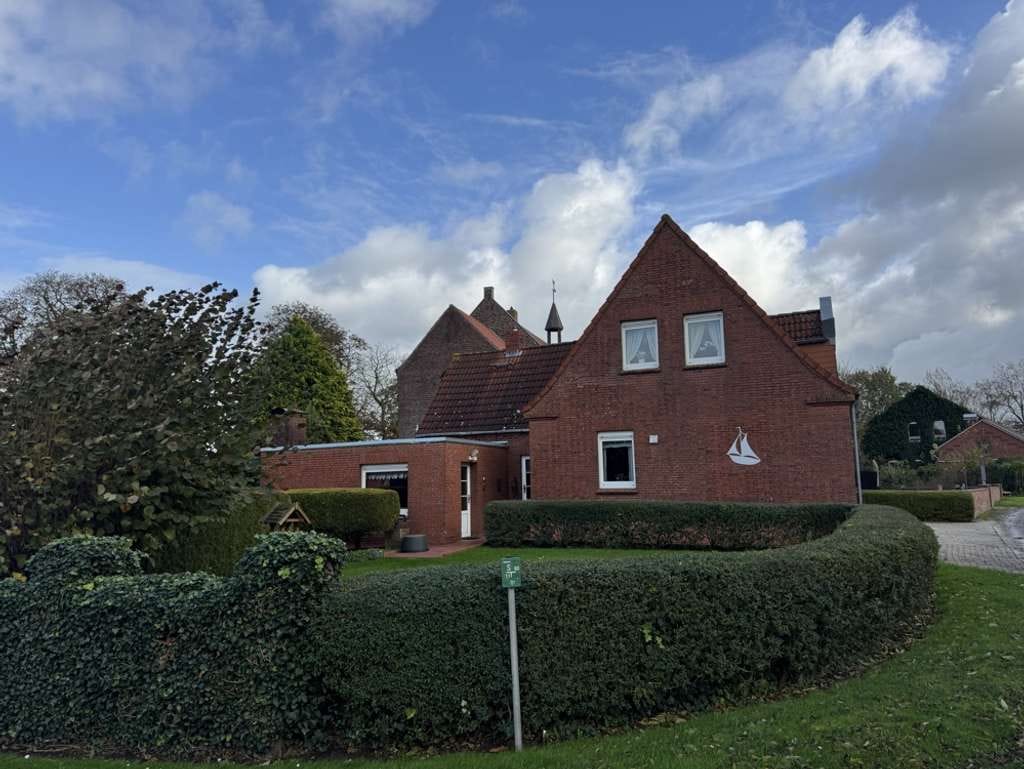 Immobilie in Moormerland - Direkte Aussicht auf Deich und Ems! Renovierungsbedürftiges Einfamilienhaus mit Garage & Nebengebäude in ruhiger Sackgassenlage - Bild 3