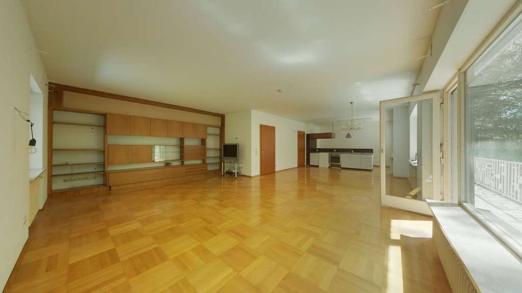 Immobilie in Icking - Charmante Villa mit Einliegerwohnung in begehrter Waldrandlage von Icking – großzügiges Wohnen m - Bild 3