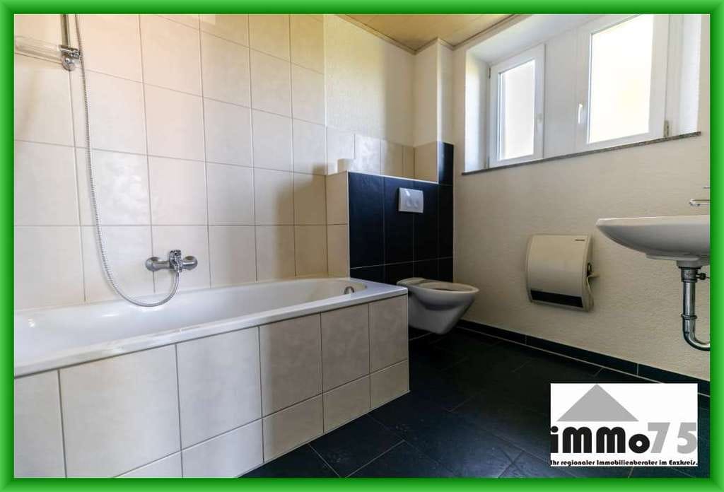 Immobilie in Schömberg - einziehen, vermieten oder Urlaubsresidenz: modernisierte 2-Zimmer-Wohnung mit Blick ins Grüne - Bild 4