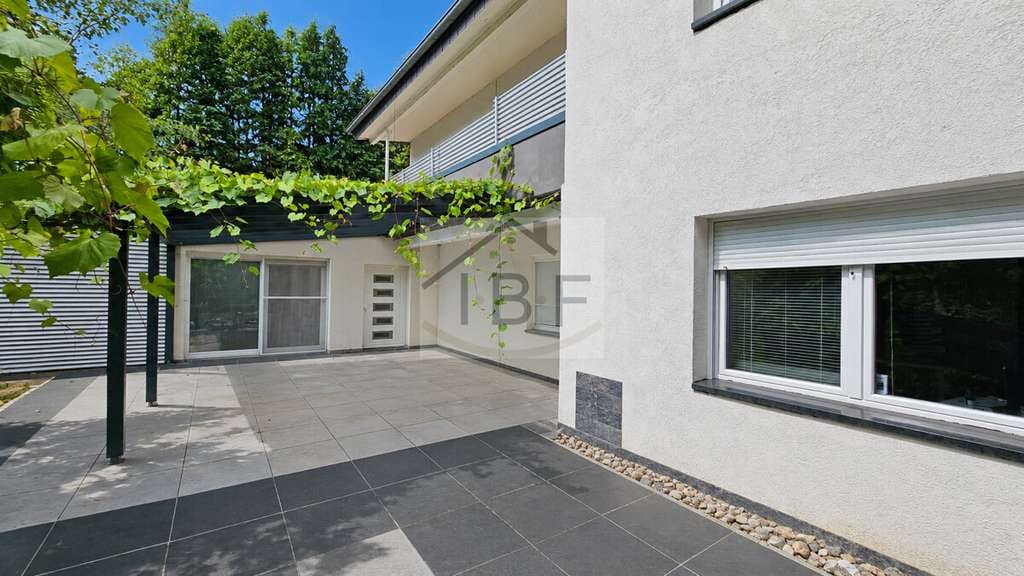 Immobilie in Netphen - Großzügiges Zweifamilienhaus auf weitläufigem Grundstück – bereits nach WEG geteilt - Bild 2