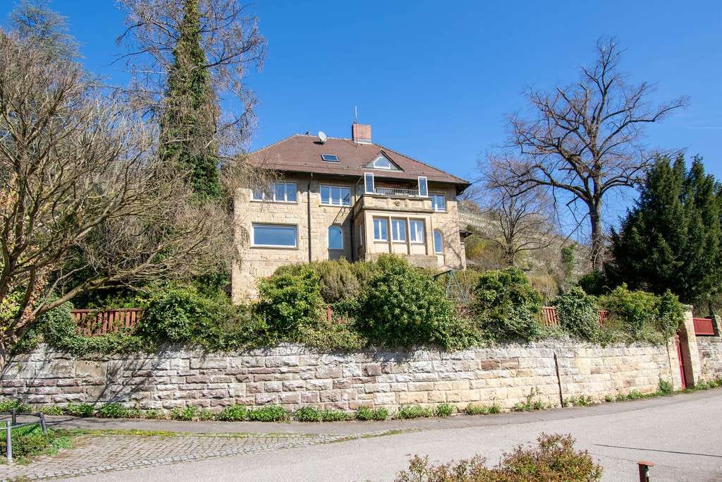 Immobilie in Maulbronn - Herrschaftliche Villa mit viel Raum zum gestalten auf einem großen Grundstück in bester Lage - Bild 4