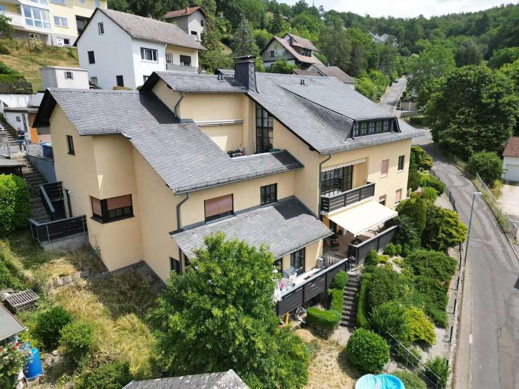 Immobilie in Bad Schwalbach - Gepflegtes Mehrfamilienhaus in Ramschied mit 7 Stellplätzen (Garage) zu verkaufen! - Bild 2