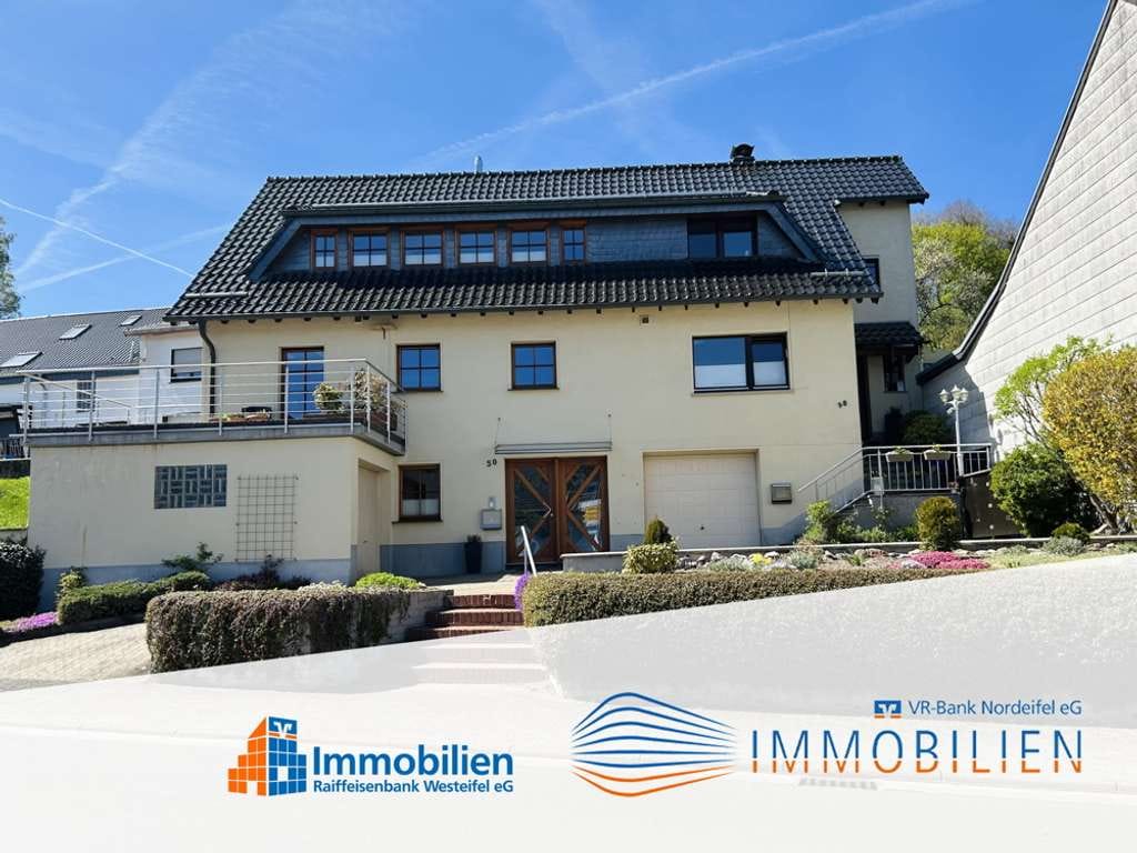 Immobilie in Dahlem - Ihr neues Zuhause mit Perspektive: Modernisiertes Zweifamilienhaus, großer Garten und beste Anbindun - Bild 0