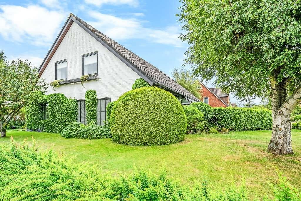 Immobilie in Niebüll - Sanierungsbedürftiges Einfamilienhaus in zentraler Lage in Niebüll - Bild 1