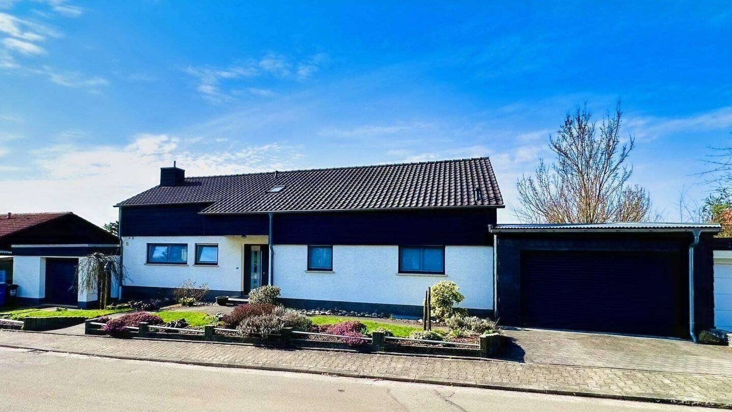 Immobilie in Erzenhausen - Erzenhausen - Lichtdurchflutetes, geräumiges Wohnhaus mit Einliegerwohnung in Top-Lage - Bild 1