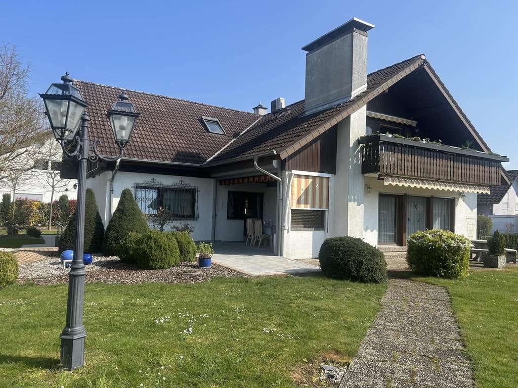 Immobilie in Muggensturm - Familienleben im lichtdurchfluteten Einfamilienhaus mit großem Garten in Muggensturm   - Bild 0