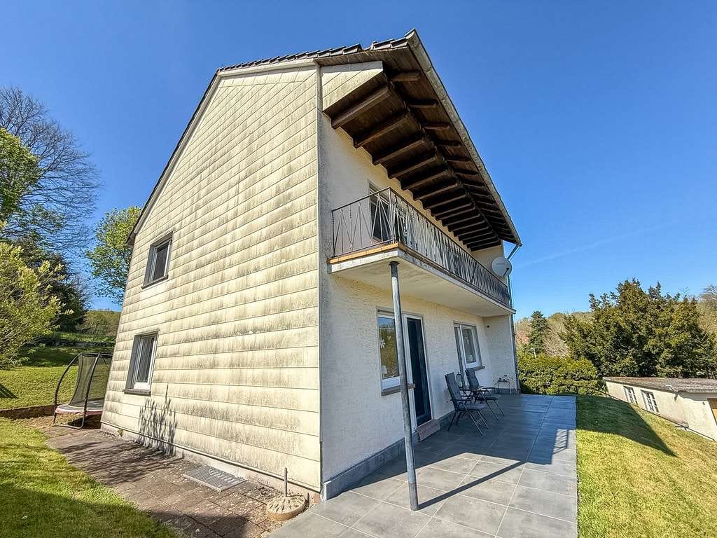 Immobilie in Wallhalben - FAMILIENGLÜCK - Freistehendes Einfamilienhaus mit großem Garten und Garage in 66971 Wallhalben - Bild 2