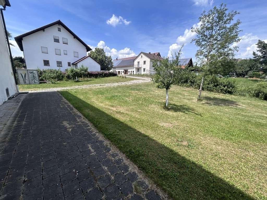 Immobilie in Holzgünz - DHH Aktionshaus mit Holzverkleidung und Grundstück - Bild 4