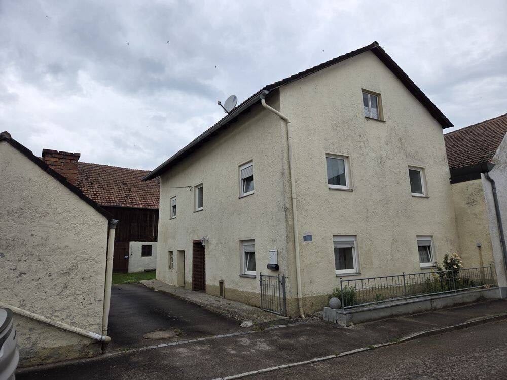 Immobilie in Kösching - Ländlicher Charme, Bauernhof mit Nebengebäuden und großem Grundstück in Bettbrunn! - Bild 0