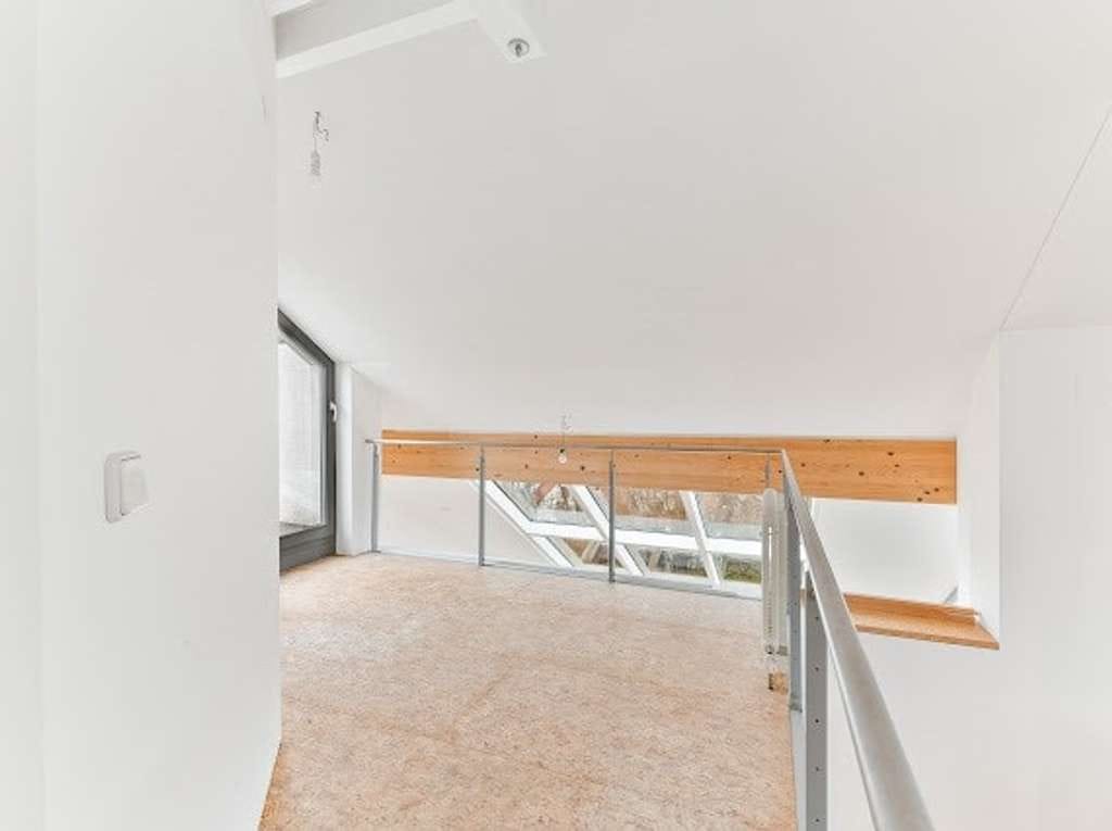 Immobilie in Neuffen - Architektur statt Standard - offenes Wohnhaus mit Galerie und viel Licht in Neuffen - Bild 3