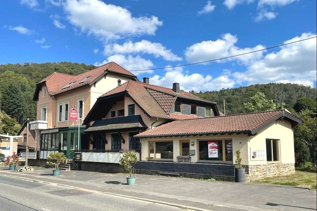 Immobilie in Ahrbrück - Attraktives Wohn- und Geschäftshaus mit Entwicklungspotenzial in Ahrbrück - Bild 1