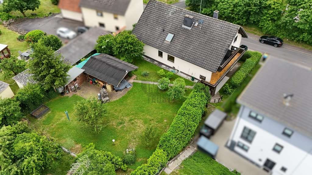 Immobilie in Neuhof - SELBST BEWOHNEN ODER ALS ANLAGE ? SIE ENTSCHEIDEN ! SOLIDE SUBSTANZ - TOLLE LAGE - MIT MIETEINNAHMEN - Bild 1