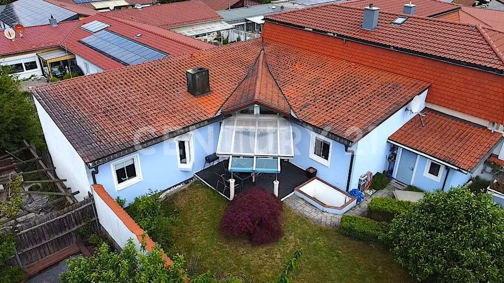 Immobilie in Brunn - Sofort bezugsfertig! Charmantes Einfamilienhaus mit idyllischem Garten und Sauna - Bild 1