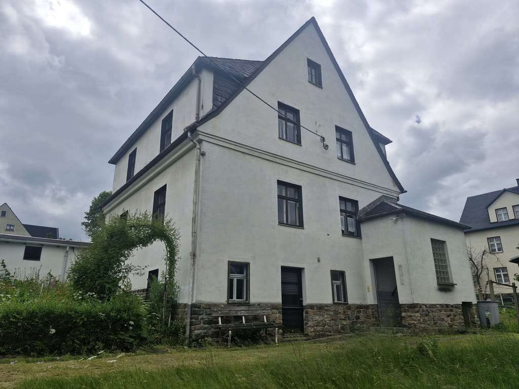 Immobilie in Thum - Schönes Haus mit Garten, Garagen und vielen Möglichkeiten in Thum! - Bild 1