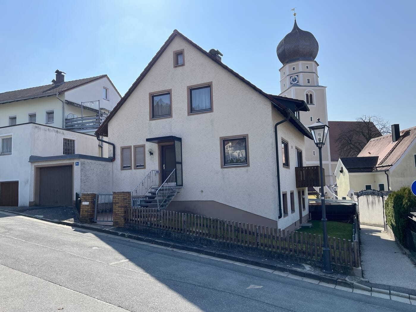 Immobilie in Velburg - Günstige Gelegenheit. Einfamilienhaus mit Garage in Velburg - Bild 0