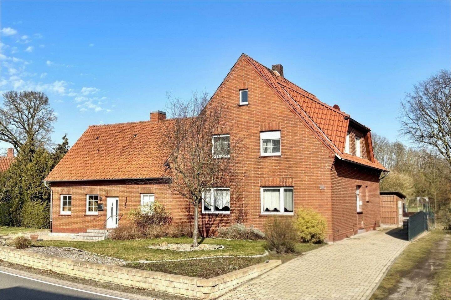 Immobilie in Petershagen - Vielfältige Nutzungsmöglichkeiten: Zweifamilienhaus in Petershagen! - Bild 1