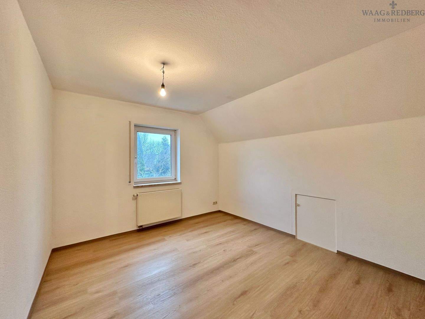 Immobilie in Lehrberg - Familienfreundliche 6-Zimmer-Doppelhaushälfte mit kleinen Garten in Lehrberg - Bild 1