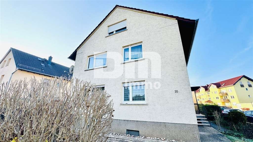 Immobilie in Ginsheim-Gustavsburg - Kompakte Dreizimmer DG Wohnung in gepflegtem Dreifamilienhaus in gesuchter Lage - Bild 0
