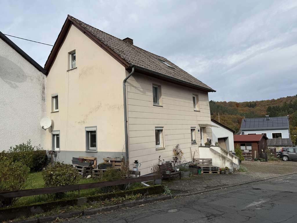 Immobilie in Üdersdorf - Teilweise renoviertes Einfamilienhaus mit Garage in Üdersdorf-Trittscheid - Bild 0