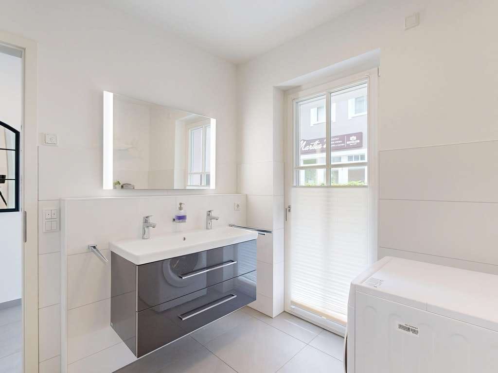 Immobilie in Wustrow - Modernes Ferienapartment im Erdgeschoss mit Süd-West Terrasse und Kamin - Bild 2