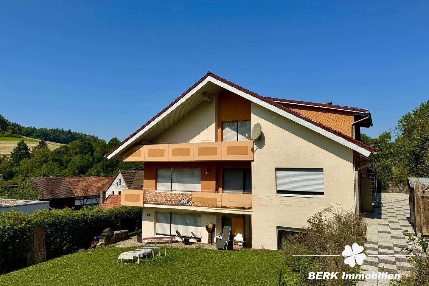 Immobilie in Hardheim - BERK Immobilien - Mehrfamilienhaus mit vielen Möglichkeiten - Selbstnutzer oder Kapitalanlage in Hardheim - Bretzingen - Bild 1