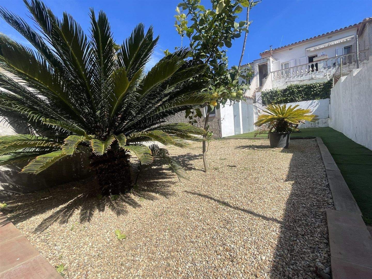 Immobilie in Wesenberg - Eigentum mit Großzügigem Garten und Garage in Begur mit Blick auf die Burg - Bild 0