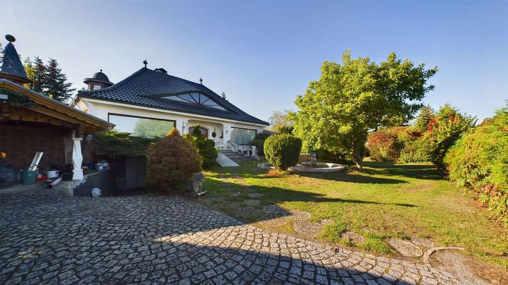 Immobilie in Ehra-Lessien - Einfamilienhaus + Weideflächen + Tiefgarage und riesigem Grundstück - Bild 1