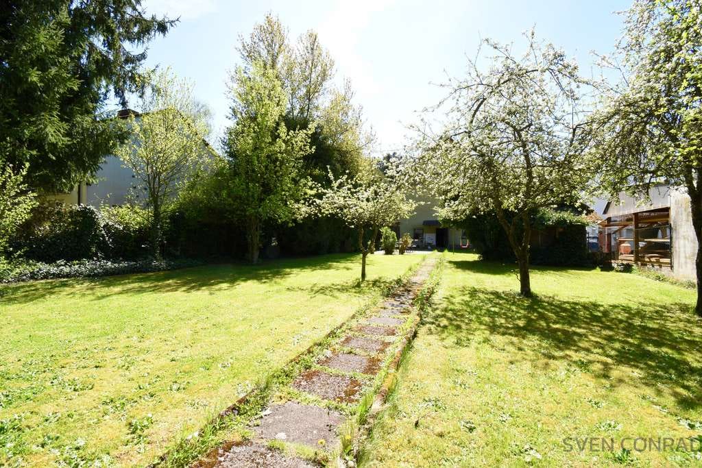 Immobilie in Idar-Oberstein - Viel Platz für Ihre Wohnideen – Charmantes Haus mit großem Grundstück & Bachzugang - Bild 2