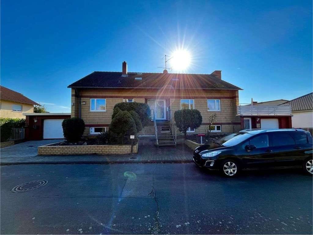 Immobilie in Alsbach-Hähnlein - großzügiges  3 Familienhaus an der Bergstraße  mit Garten und Garagen - Bild 0
