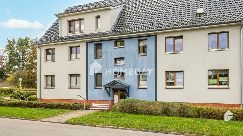 Immobilie in Damshagen - Helle Etagenwohnung 3 Kilometer vom Wasser mit eigenem Stellplatz - Bild 0