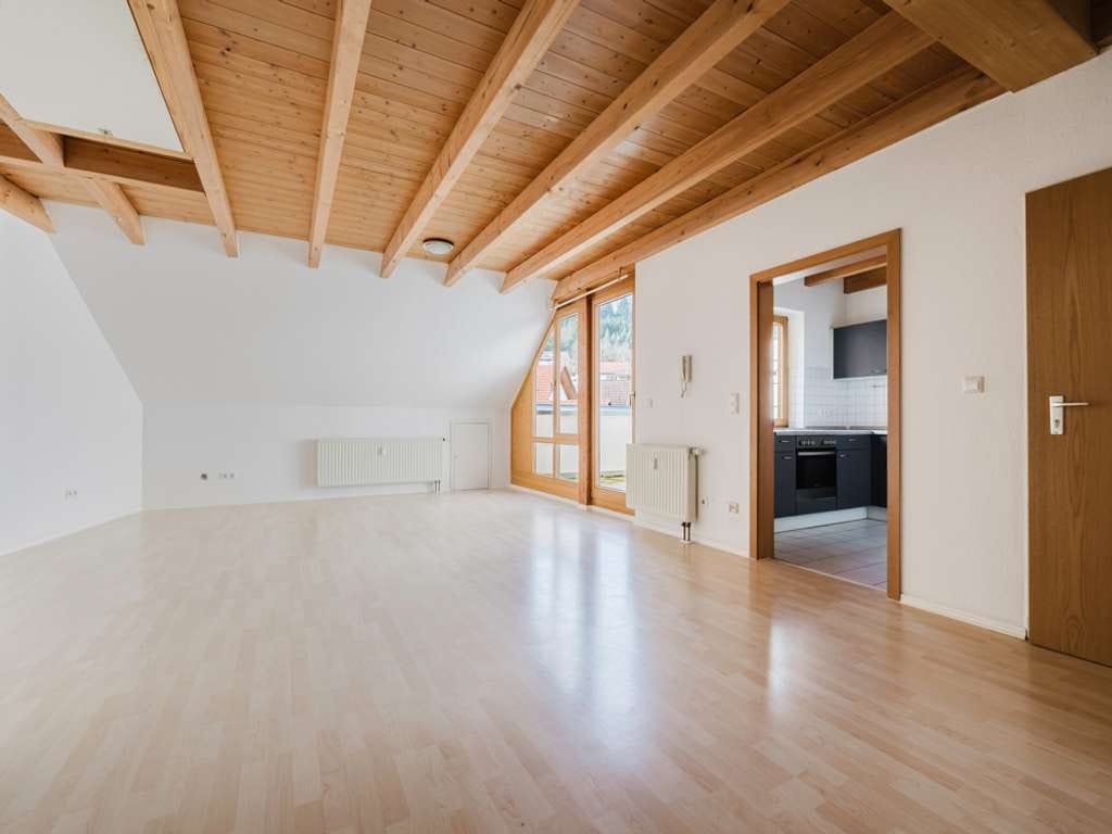 Immobilie in Wilhelmsdorf - Raumwunder - sofort verfügbar! 3-Zi.-Wohnung mit Ausbaupotential und sonnenverwöhnter Dachterrasse - Bild 1