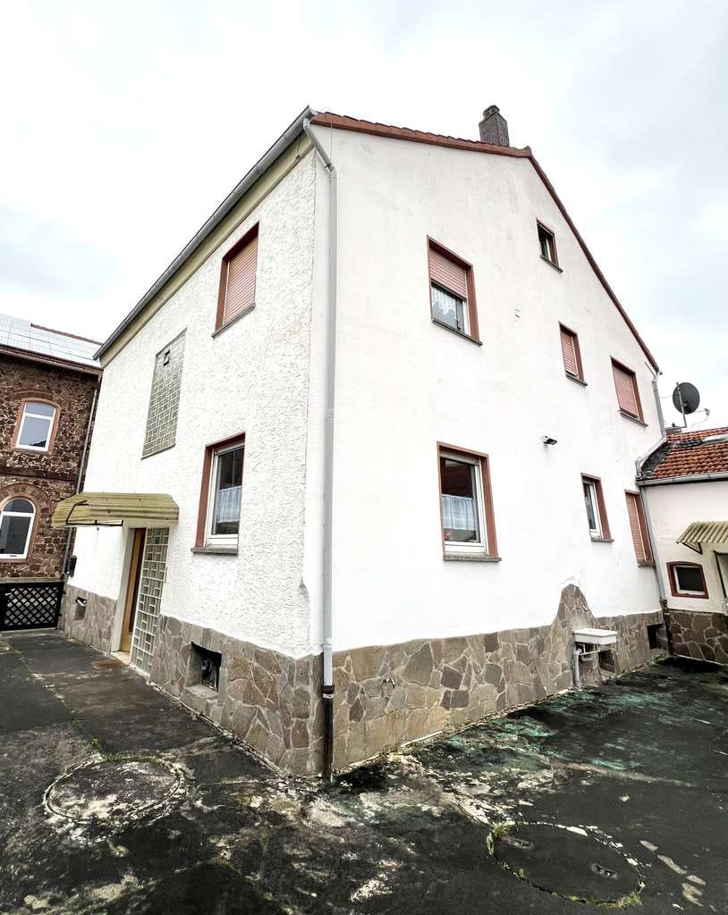 Immobilie in Langenselbold - Sanierungsbedürftiges Mehrfamilienhaus in Langenselbold - Bild 1