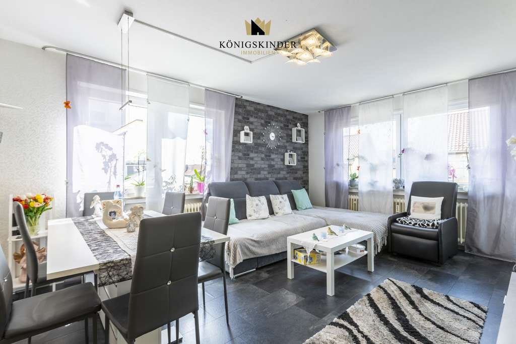 Immobilie in Renningen - Charmantes Zweifamilienhaus mit großem Garten und Potenzial in ruhiger Lage von Renningen-Malmsheim - Bild 1