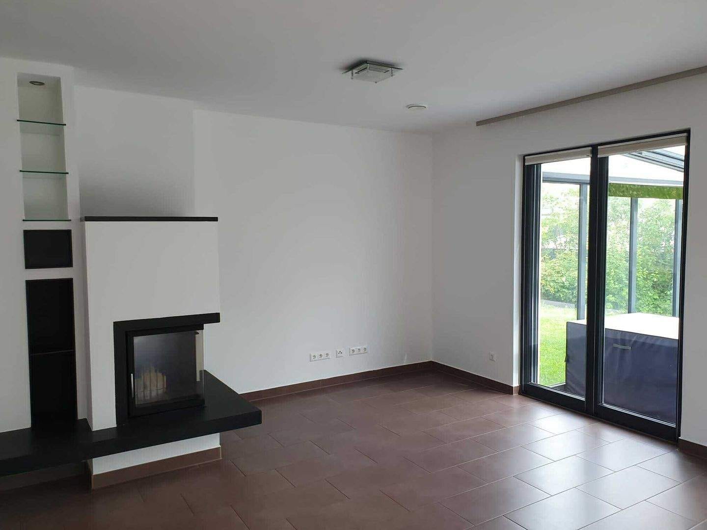 Immobilie in Vierkirchen - Freistehendes Familienhaus Deluxe mit Kamin, Sauna, Garten und Balkon (Erbpacht) - Bild 2