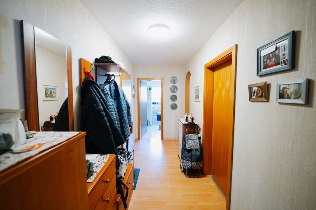 Immobilie in Neuenstadt am Kocher - Charmante 3-Zimmer-Wohnung mit Terrasse, Garten und Tiefgarage in Neuenstadt a. K - Bild 1