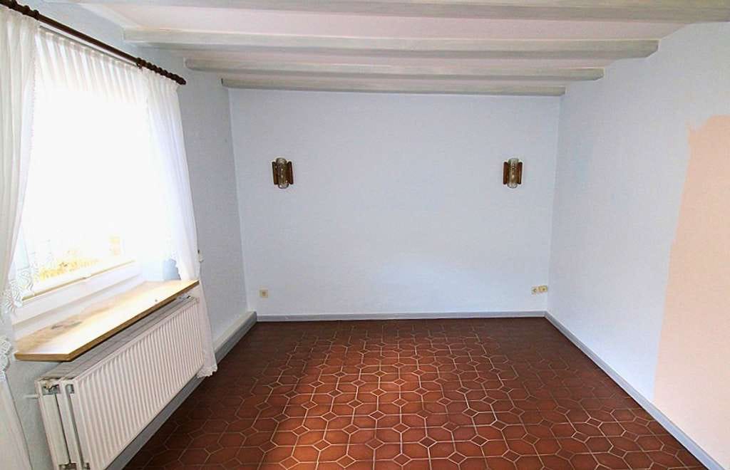 Immobilie in Bäk - Ihr neuer Ausblick? Historisches Einfamilienhaus mit Doppelgarage, angrenzendem Bachlauf und Weitsic - Bild 2