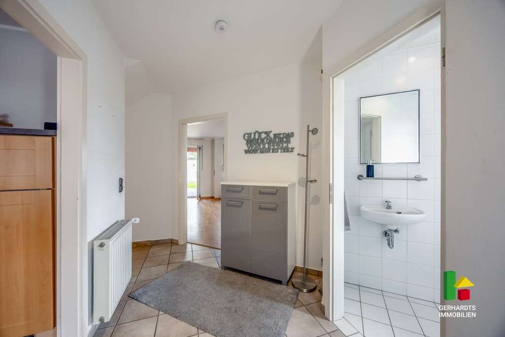 Immobilie in Brüggen - Ein Haus in Brüggen-Bracht für Kinderlachen, Homeoffice und Feierabend im Garten. Jetzt Ansehen! - Bild 2