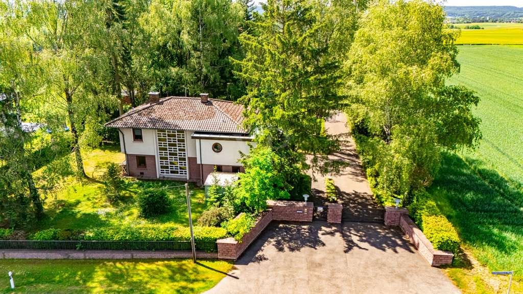 Immobilie in Bad Rodach - Charmantes Einfamilienhaus auf parkähnlichem Grundstück - Bild 1