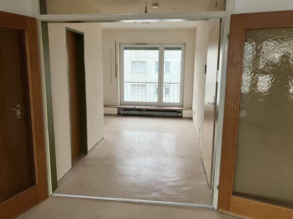 Immobilie in Weil am Rhein - Helle und freundliche 4,5-Zimmer Wohnung mit Balkon im 3. OG in Weil am Rhein, sanierungsbedürftig - Bild 4