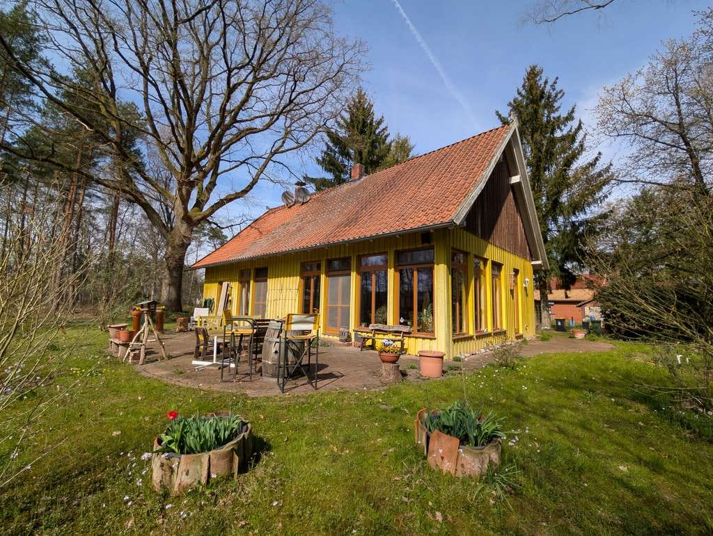 Immobilie in Ahlden - Einfamilienhaus/Ferienhaus mit großem Waldgrundstück auf über 11000 m² - Bild 0