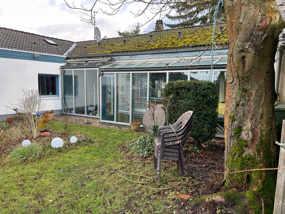 Immobilie in Niddatal - Aufstockbares 5-Zimmer-Haus in Niddatal direkt am Feld perfekt gelegen - Bild 1