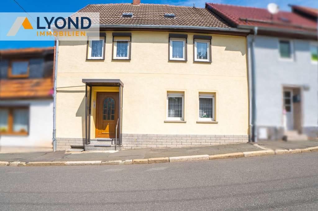Immobilie in Harzgerode - Reihenmittelhaus in Harzgerode mit vielseitigen Möglichkeiten! - Bild 0