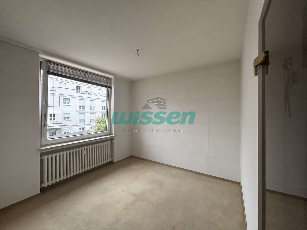 Immobilie in Bad Neuenahr-Ahrweiler - 3-Zimmer Wohnung mit schöner Loggia und Potential - Mit Einbauküche & TG-Stellplatz! - Bild 2