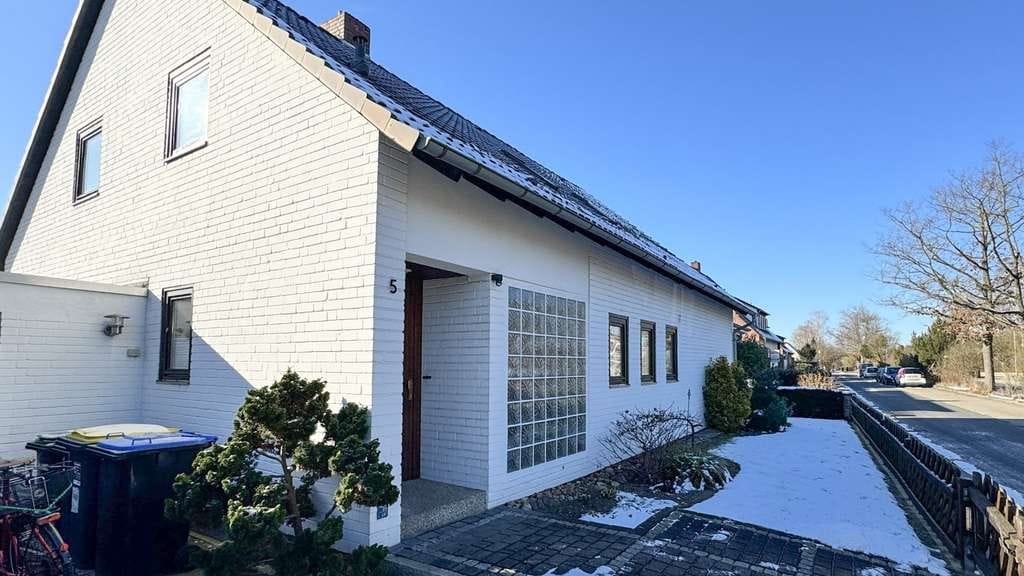 Immobilie in Cremlingen - Familienfreundliches Einfamilienhaus mit großem Garten auf Erbpachtgrundstück in Weddel - Bild 1